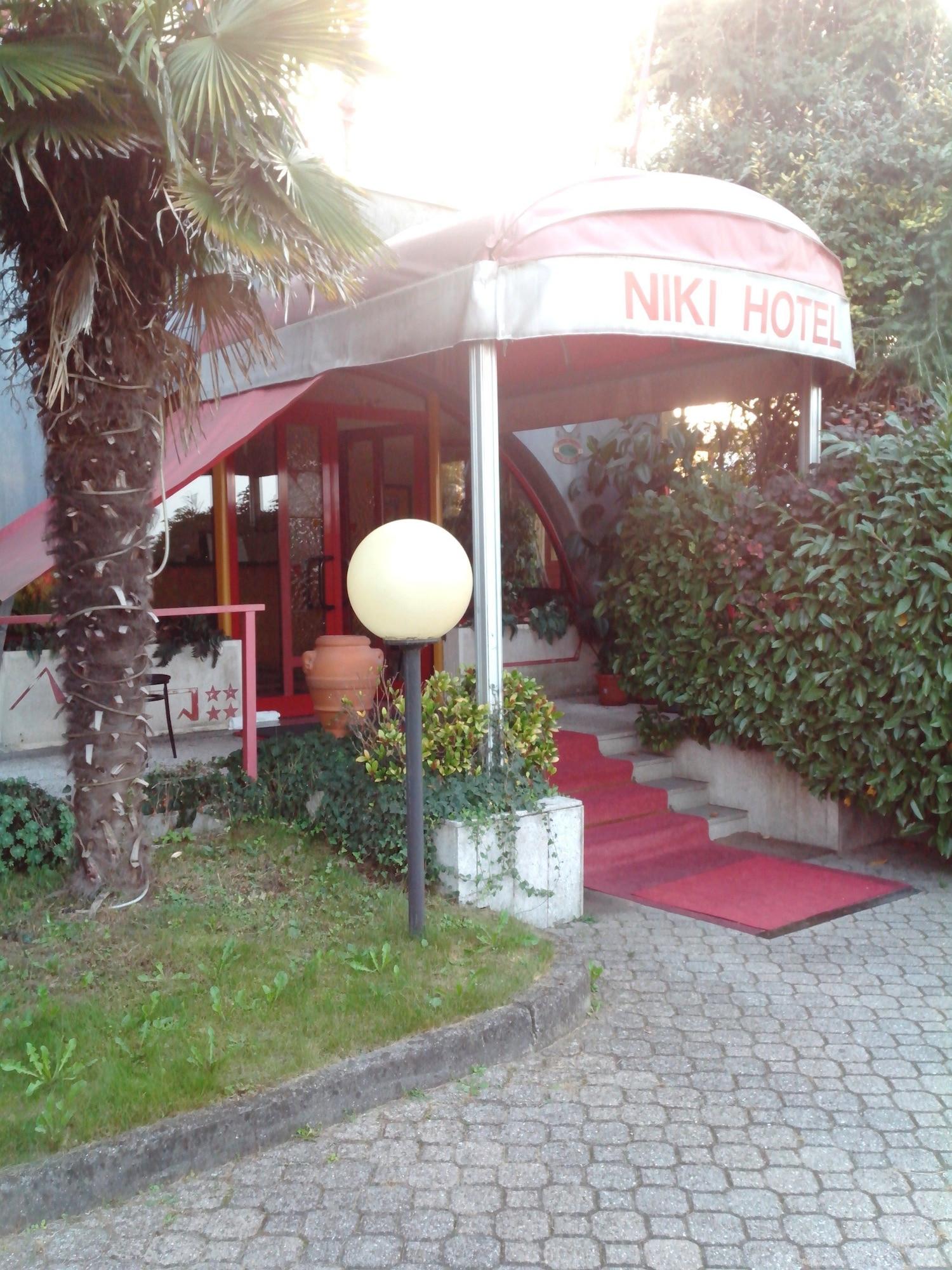 Hotel Niki Tribiano Kültér fotó