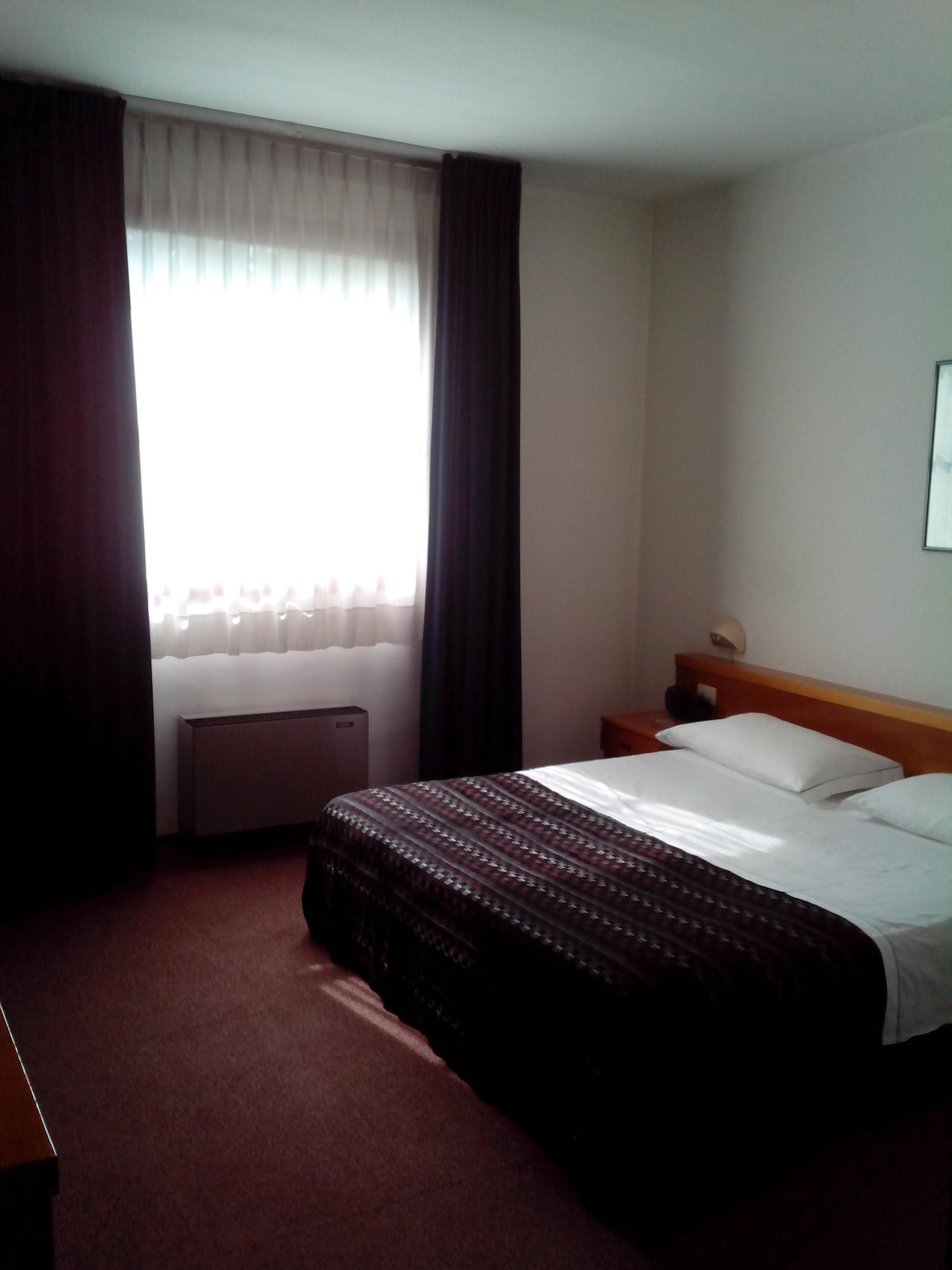 Hotel Niki Tribiano Kültér fotó