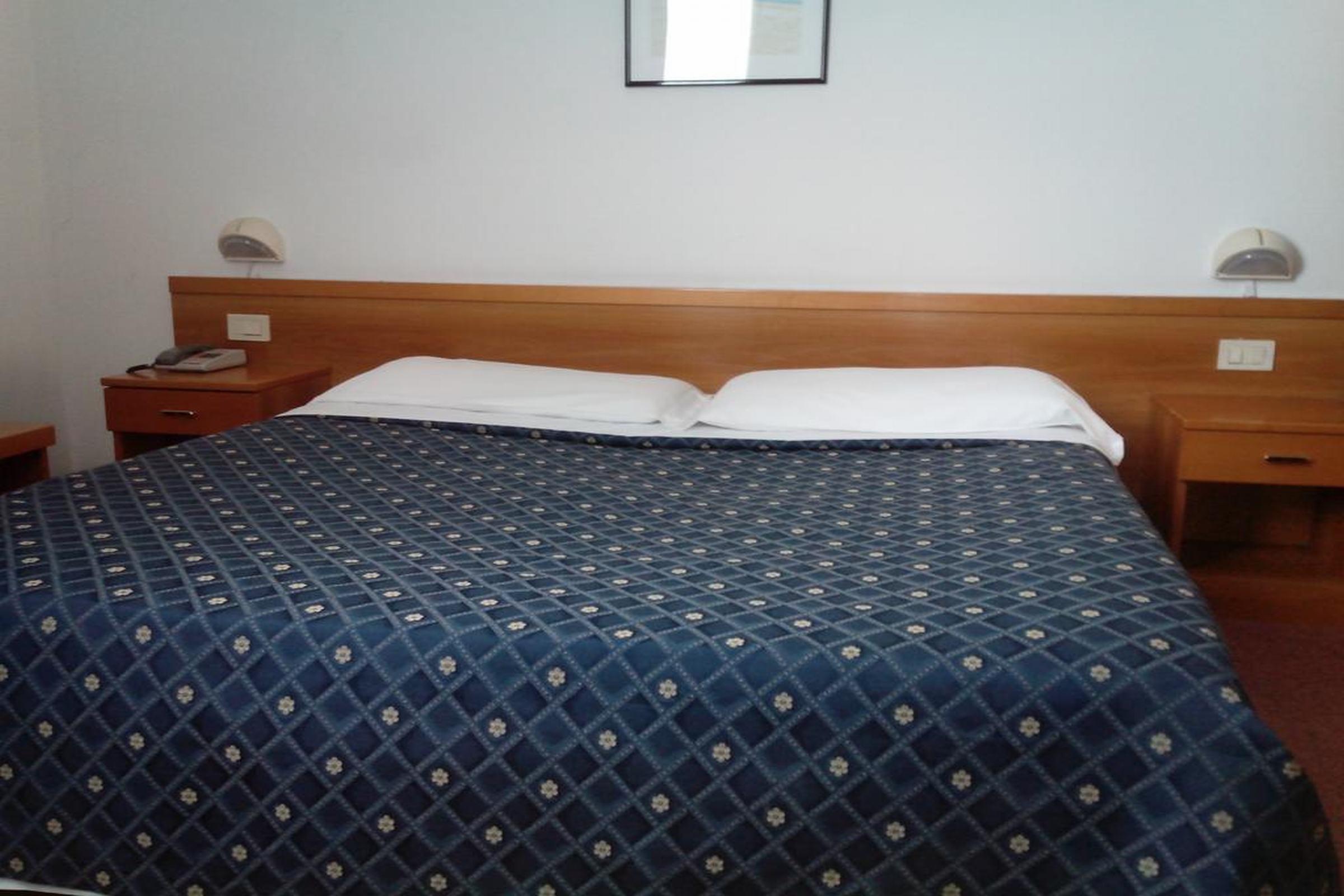 Hotel Niki Tribiano Kültér fotó