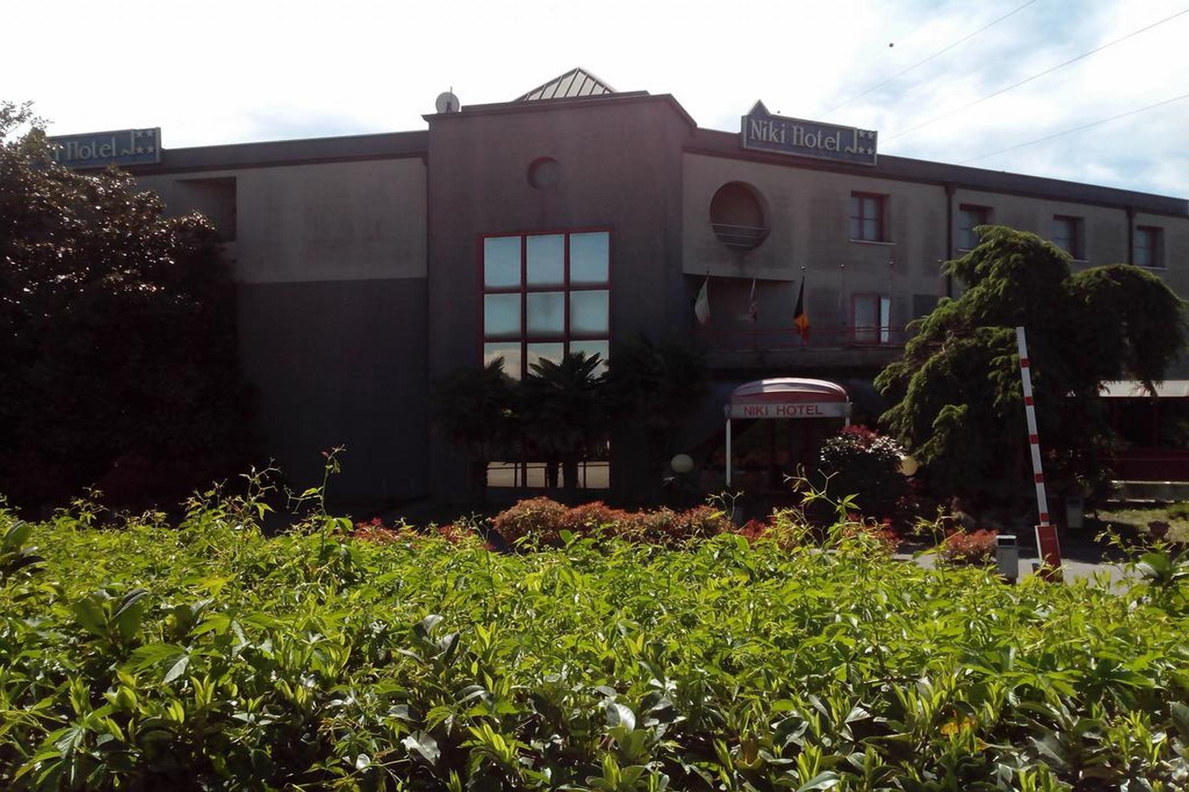 Hotel Niki Tribiano Kültér fotó