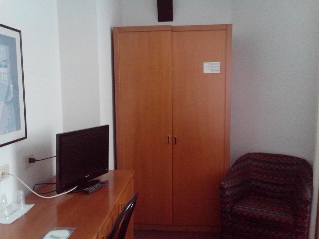 Hotel Niki Tribiano Kültér fotó
