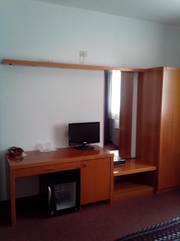Hotel Niki Tribiano Kültér fotó