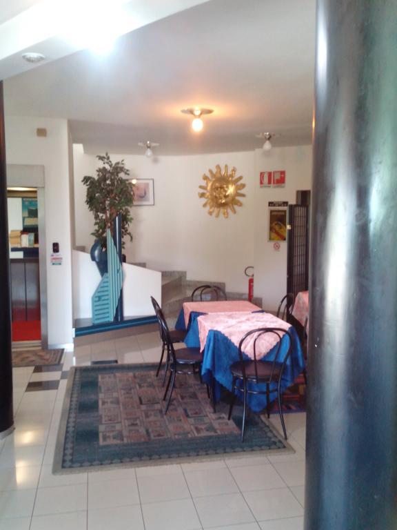 Hotel Niki Tribiano Kültér fotó