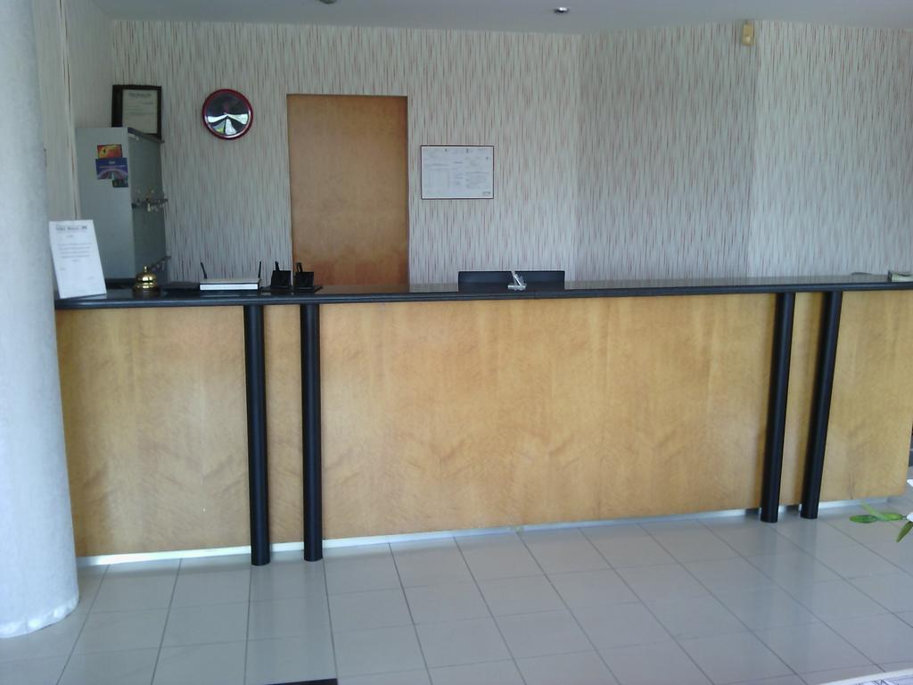 Hotel Niki Tribiano Kültér fotó