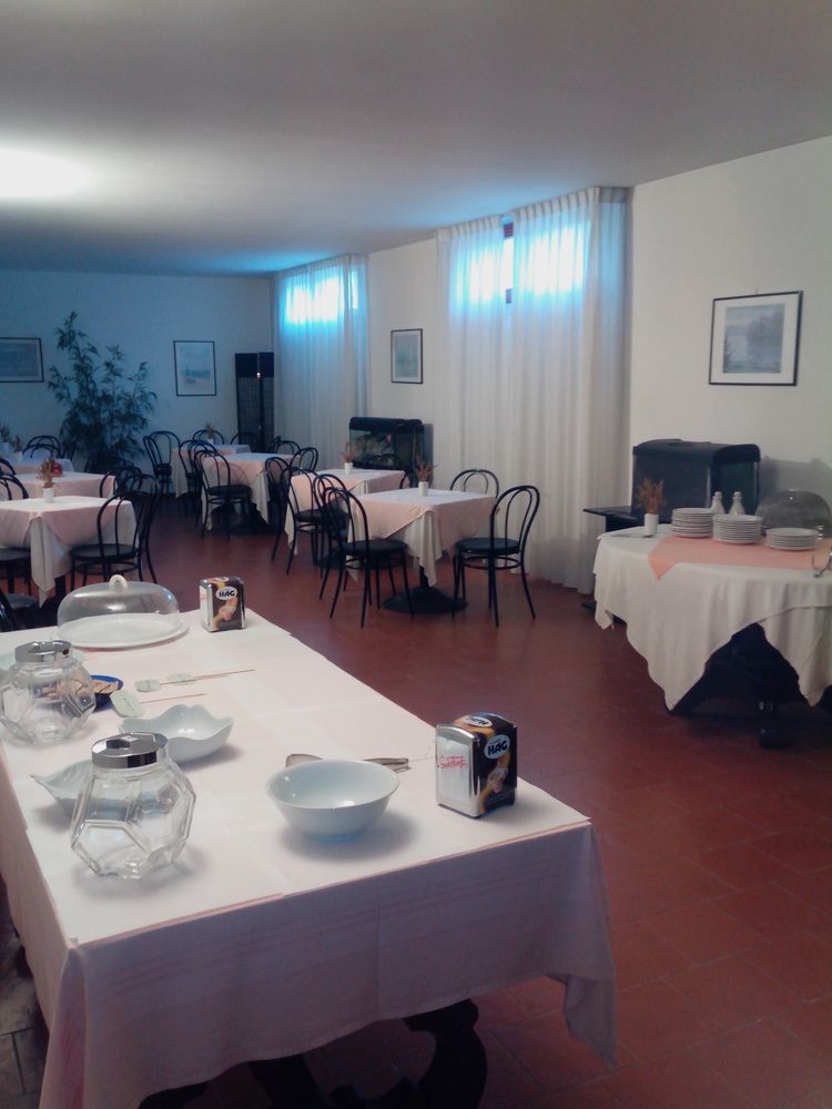 Hotel Niki Tribiano Kültér fotó